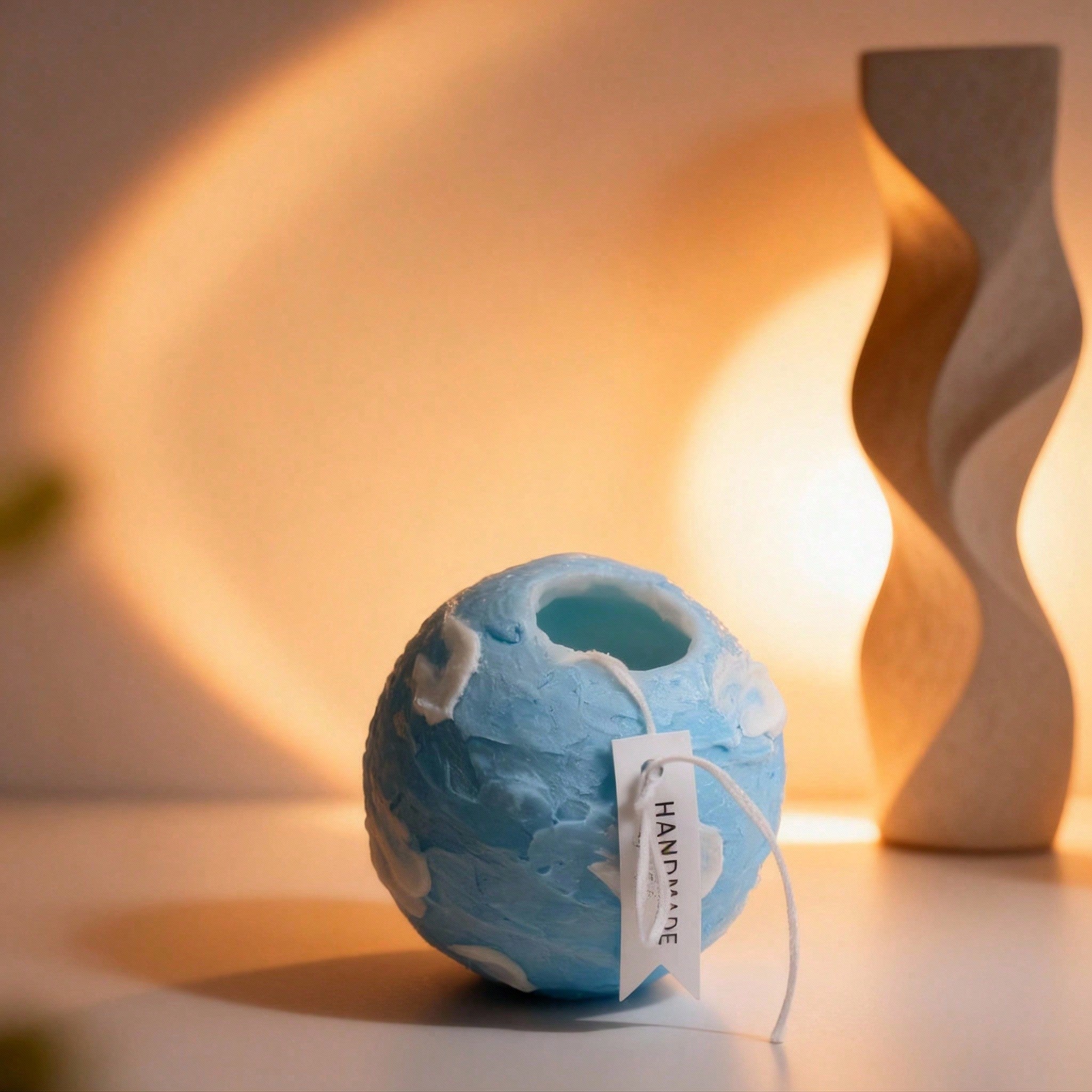 Innovative Spinning Globe Scented Candle Hand Poured Wax Candle With R