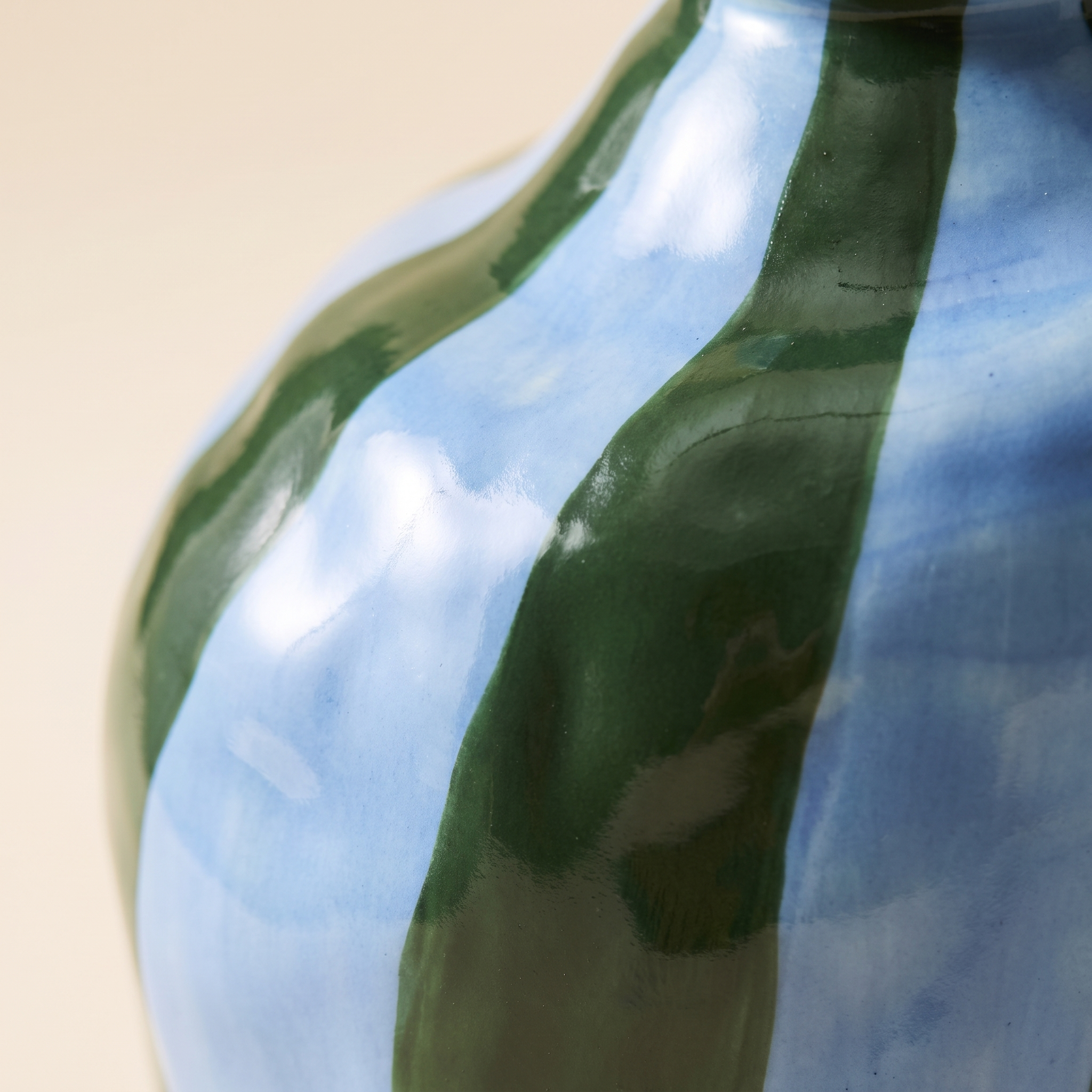 maya eline leroy vase striped design detail
